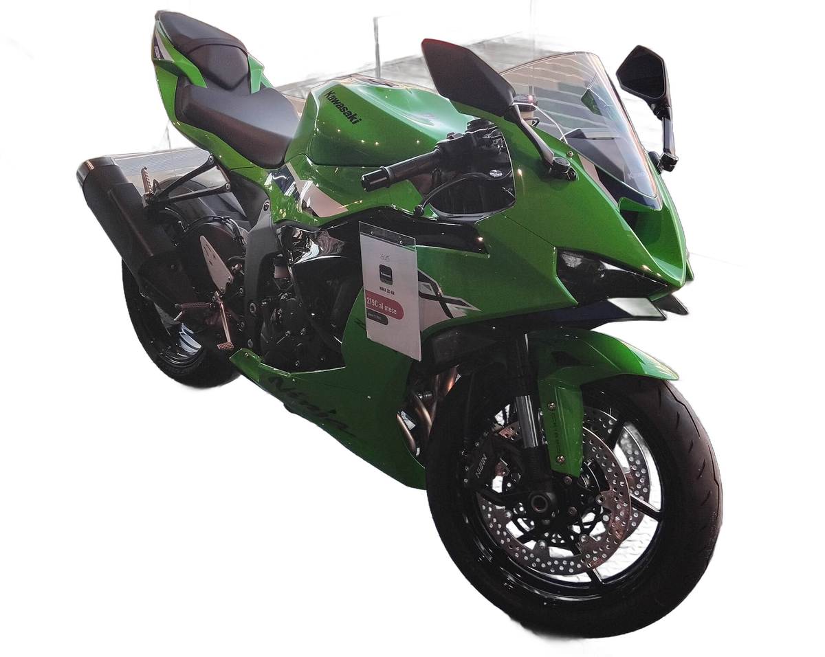 Angie Kimberly con su Nexus 200 Rr
